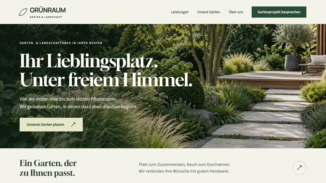 Designbeispiel für einen Garten- und Landschaftsbau: großes Foto eines angelegten Gartens, darüber die Zeile „Ihr Lieblingsplatz. Unter freiem Himmel.“